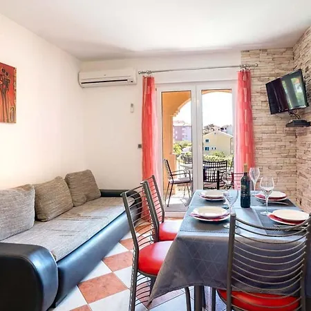 Lägenhet In With Balcony, Air Conditioning, Wifi 4738-4 Lopar