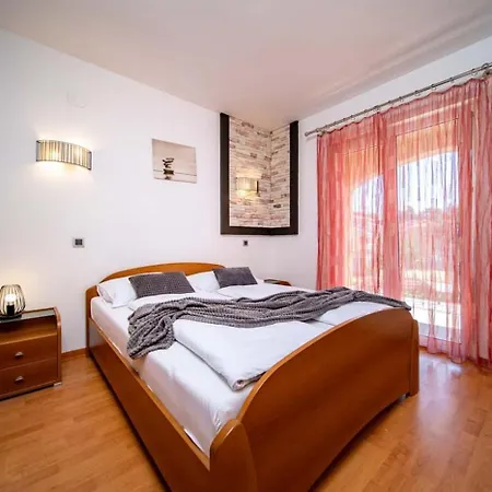 Lägenhet In With Balcony, Air Conditioning, Wifi 4738-4