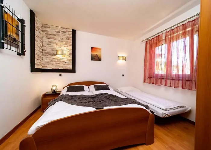In With Balcony, Air Conditioning, Wifi 4738-4