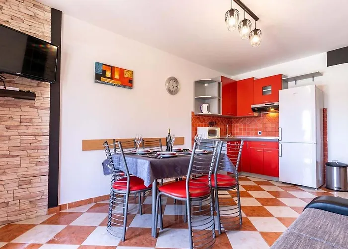 In With Balcony, Air Conditioning, Wifi 4738-4