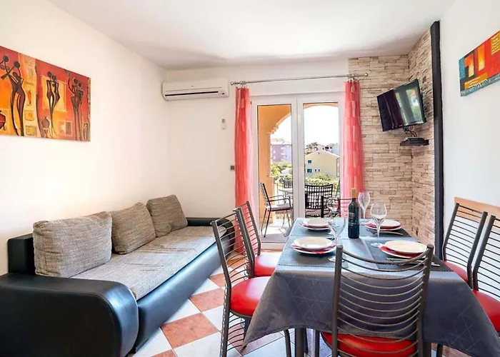 Apartment In With Balcony, Air Conditioning, Wifi 4738-4 Lopar