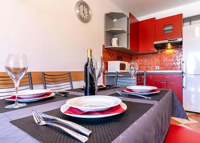 Apartment In With Balcony, Air Conditioning, Wifi 4738-4 *