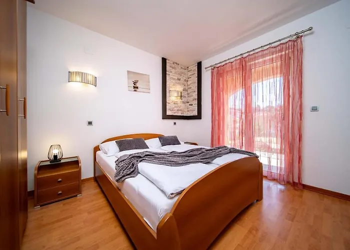 Apartment In With Balcony, Air Conditioning, Wifi 4738-4